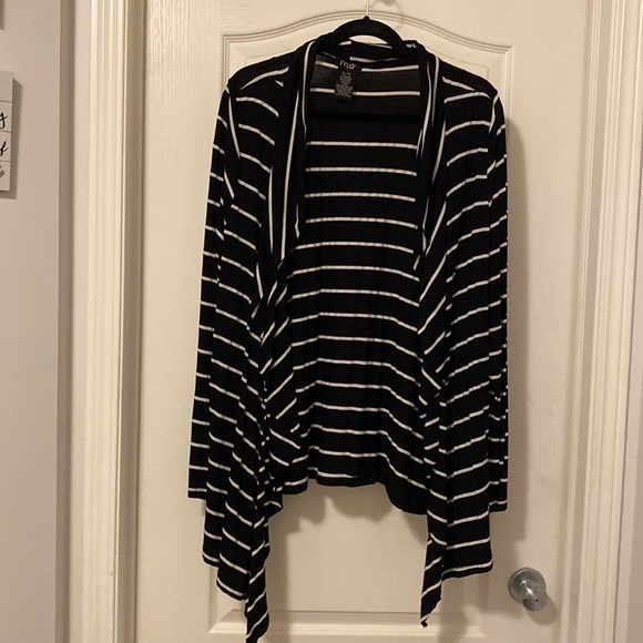 Black & white striped coverup - Picture 1 of 3